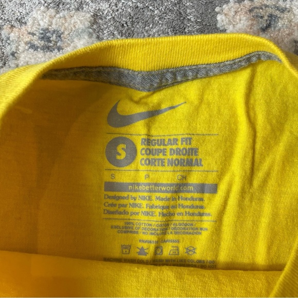 Nike Yellow Short Sleeve Tee with Graphic Design - Picture 4 of 4